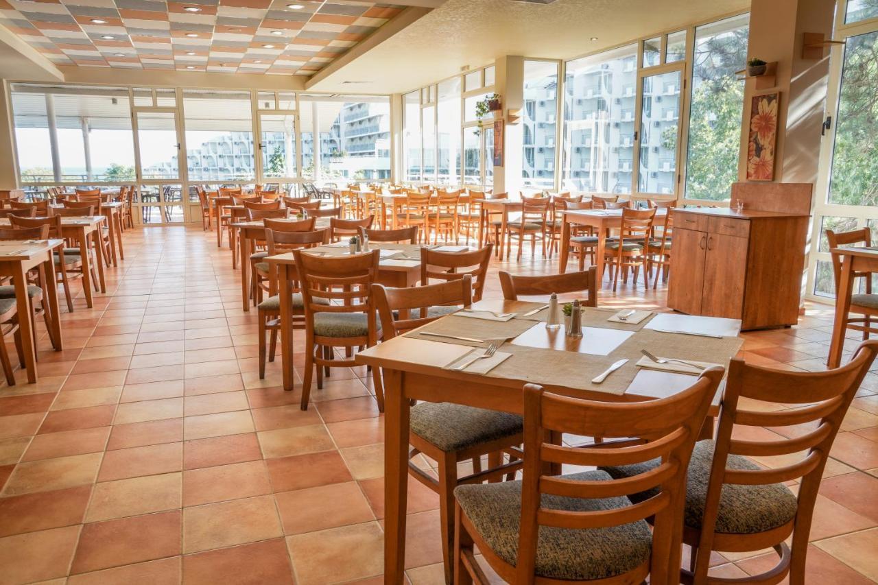 Hotel Sandy Beach Albena Exterior photo